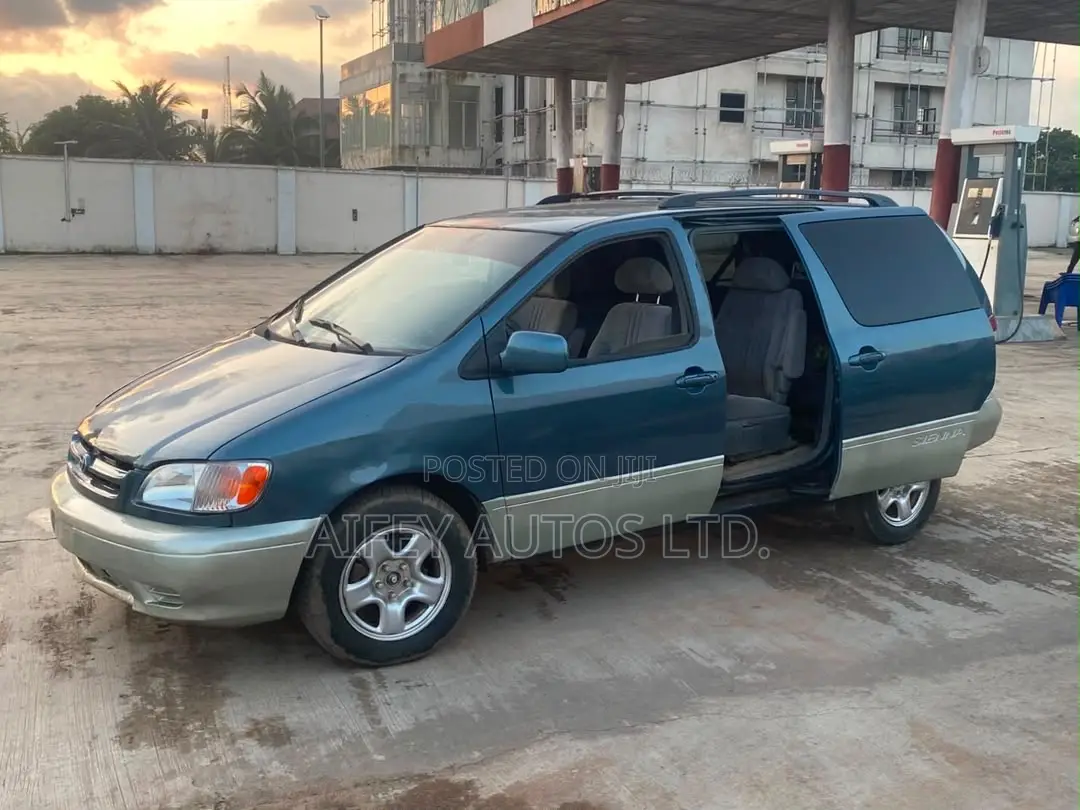 Toyota Sienna 2003