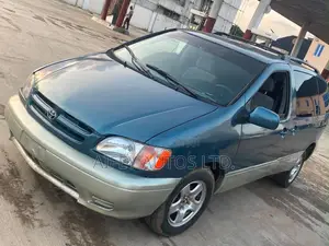 Toyota Sienna 2003