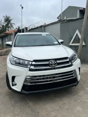 Toyota Highlander XLE 4dr SUV AWD (3.5L 6cyl 6A) 2014 White
