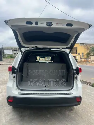 Toyota Highlander XLE 4dr SUV AWD (3.5L 6cyl 6A) 2014 White