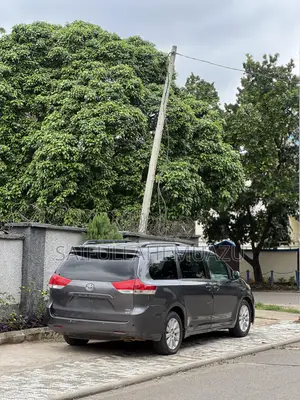 Toyota Sienna XLE 7 Passenger 2010 Silver