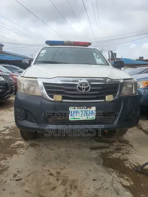 Toyota Hilux 2010 White