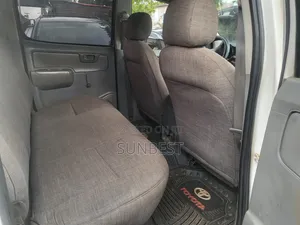 Toyota Hilux 2010 White