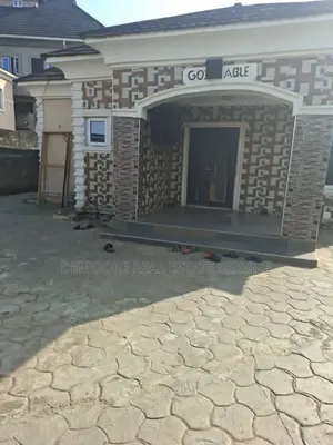 3bdrm Bungalow in Unique Estate, Baruwa for sale