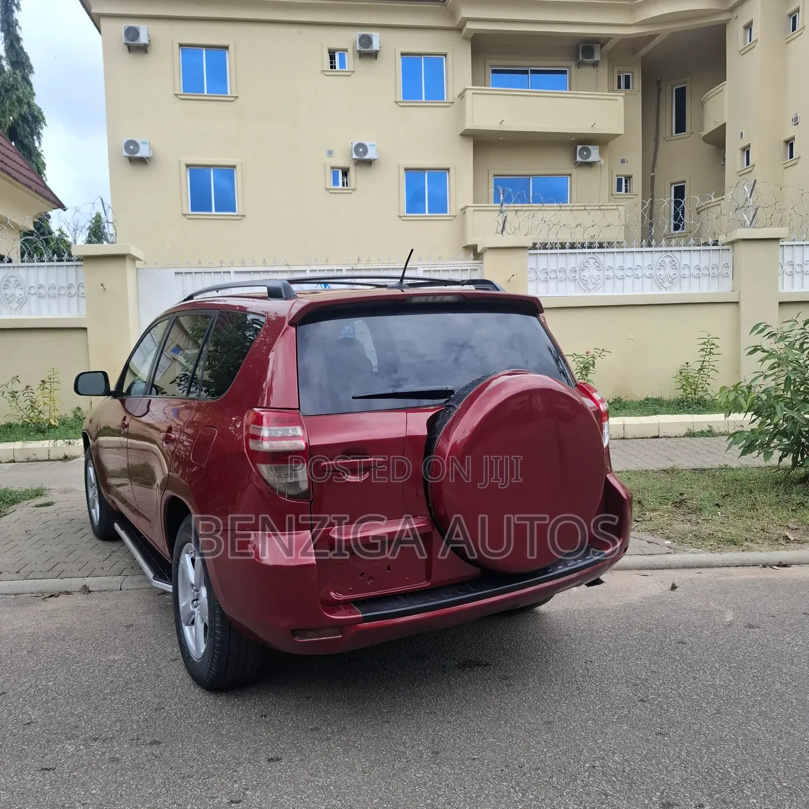 Toyota RAV4 2010 Red