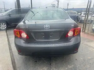 Toyota Corolla Base 4dr Sedan (1.8L 4cyl 5M) 2009 Gray