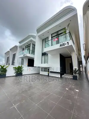 5bdrm Duplex in Chevron for sale