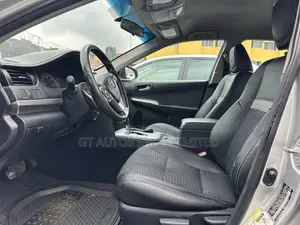 Toyota Camry SE 4dr Sedan (2.5L 4cyl 6A) 2012 Silver