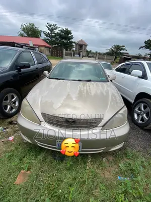 Toyota Camry SE V6 4dr Sedan (3.3L 6cyl 5A) 2004 Gold