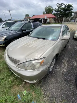 Toyota Camry SE V6 4dr Sedan (3.3L 6cyl 5A) 2004 Gold