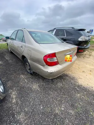 Toyota Camry SE V6 4dr Sedan (3.3L 6cyl 5A) 2004 Gold