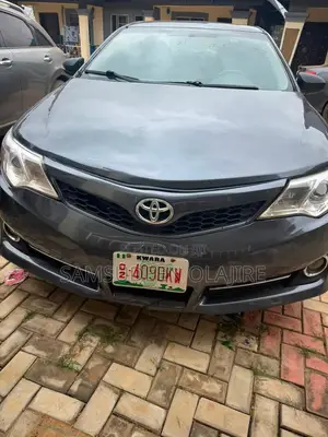 Toyota Camry SE 4dr Sedan (2.5L 4cyl 6A) 2013 Gray
