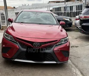 Toyota Camry SE (2.5L 4cyl 8A) 2019 Red