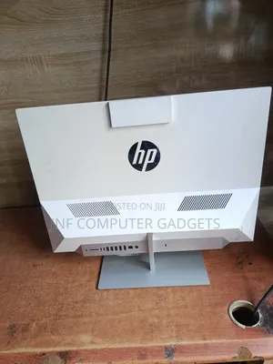 Desktop Computer HP Pavilion 24 8GB AMD Ryzen 7 SSD 256GB