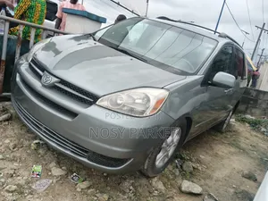 Toyota Sienna LE FWD (3.3L V6 5A) 2004 Gray
