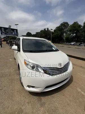 Toyota Sienna Limited 7 Passenger 2012 White