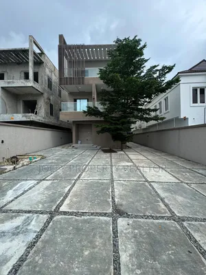 5bdrm Duplex in Lekki Phase 1 for sale