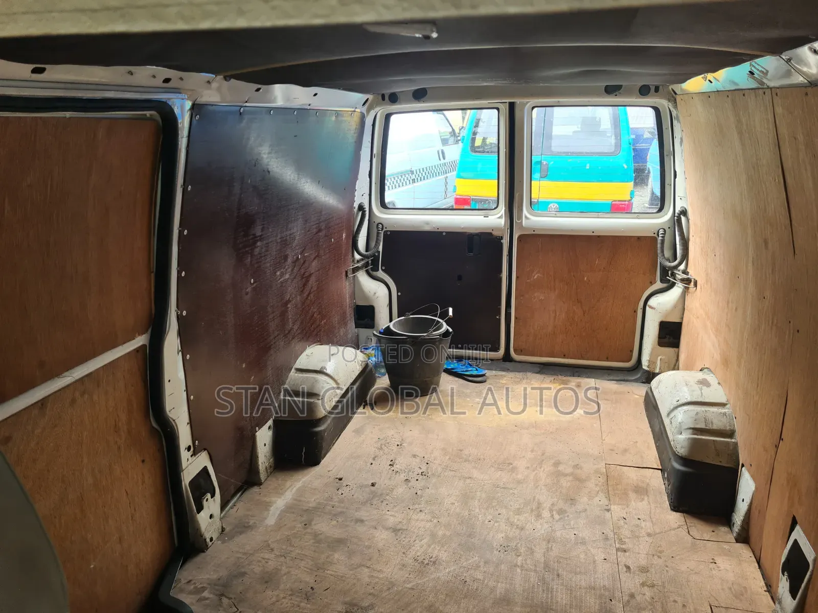 Volkswagen Transporter 2005 White