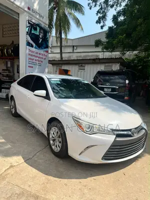 Toyota Camry LE 4dr Sedan (2.5L 4cyl 6A) 2015 White