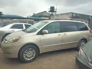 Toyota Sienna 2007 Gold