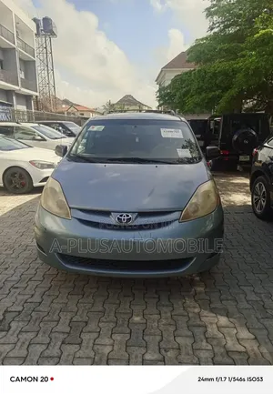 Toyota Sienna 2009 Blue