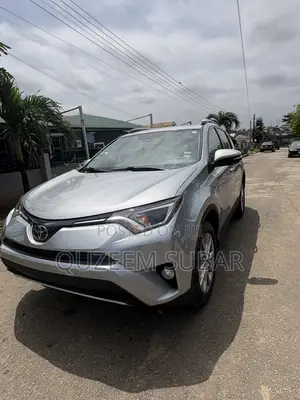 Toyota RAV4 Limited AWD (2.5L 4cyl 6A) 2016 Gold
