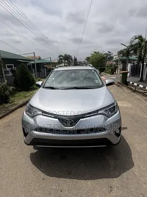 Toyota RAV4 Limited AWD (2.5L 4cyl 6A) 2016 Gold
