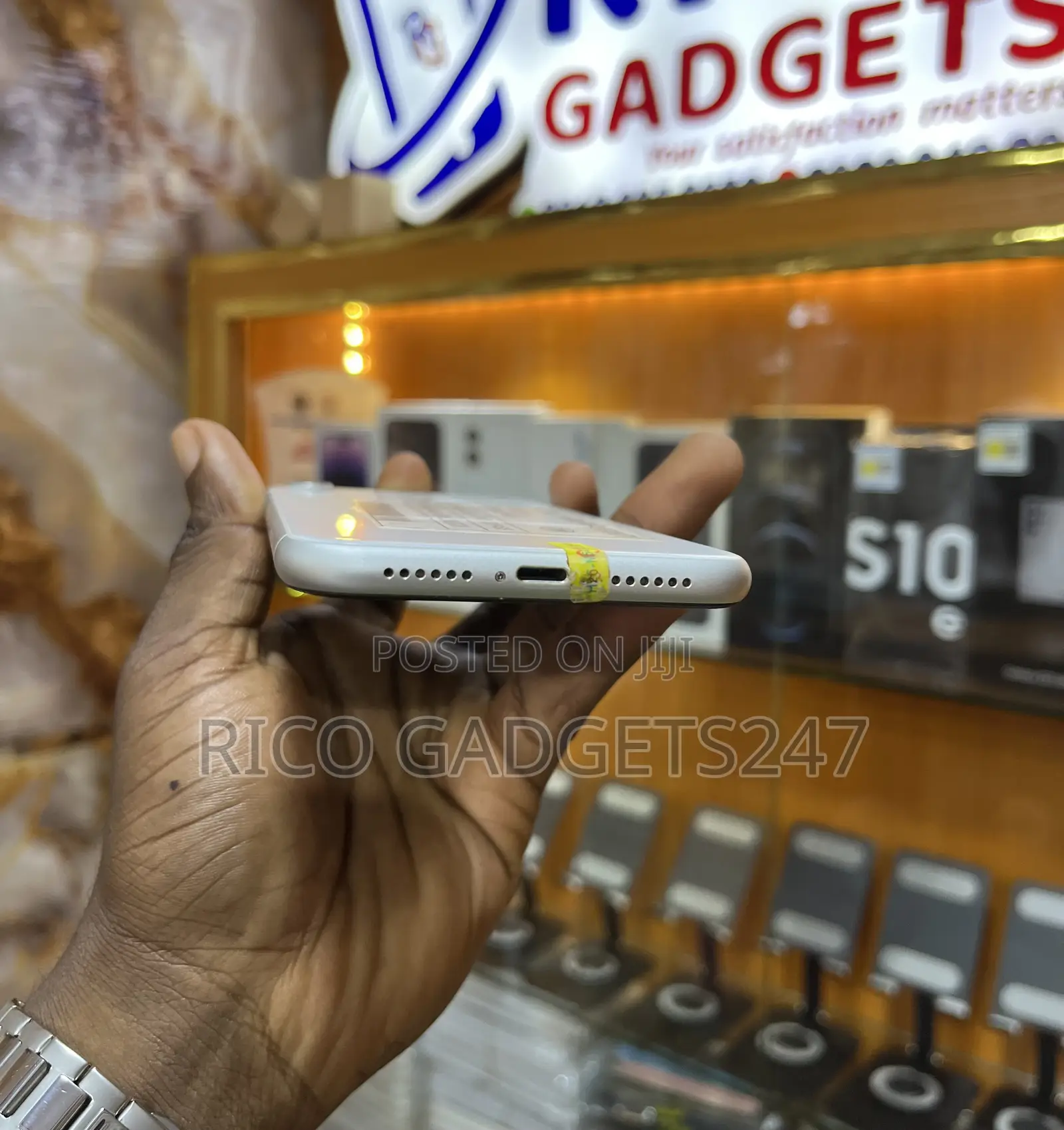 Apple iPhone XR 64 GB White