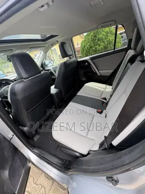 Toyota RAV4 Limited AWD (2.5L 4cyl 6A) 2017 Gold