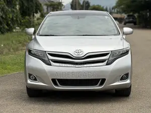 Toyota Venza XLE 2011 Silver
