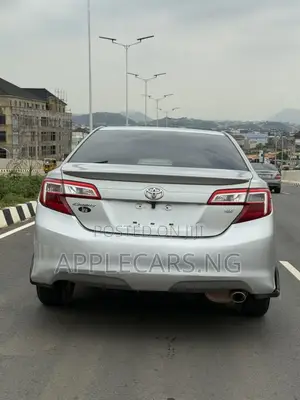 Toyota Camry SE 4dr Sedan (2.5L 4cyl 6A) 2013 Silver
