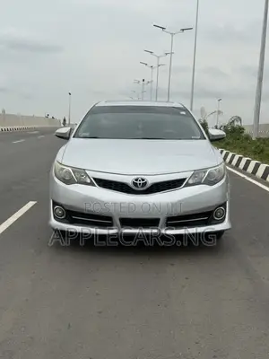 Toyota Camry SE 4dr Sedan (2.5L 4cyl 6A) 2013 Silver