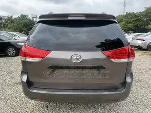 Toyota Sienna Limited 7 Passenger 2010 Gray