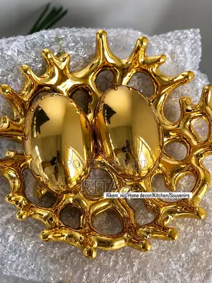 Gold Center Table Unique Plate With Golden Eggs