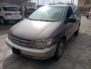 Toyota Sienna 1999 Brown
