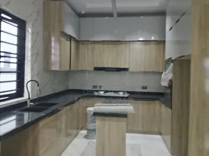 4bdrm Duplex in Orchid Road, Chevron for rent
