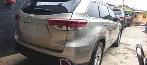 Toyota Highlander 2015 Gold