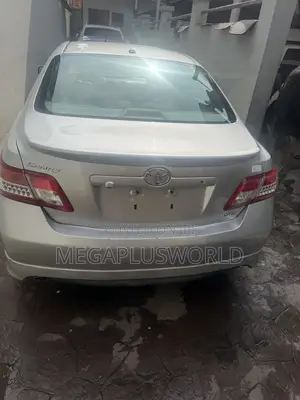 Toyota Camry SE V6 4dr Sedan (3.5L 6cyl 6A) 2011 Silver