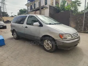 Toyota Sienna 2001 Silver