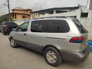 Toyota Sienna 2001 Silver