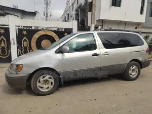Toyota Sienna 2001 Silver
