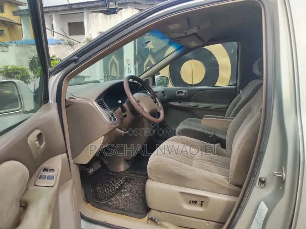 Toyota Sienna 2001 Silver