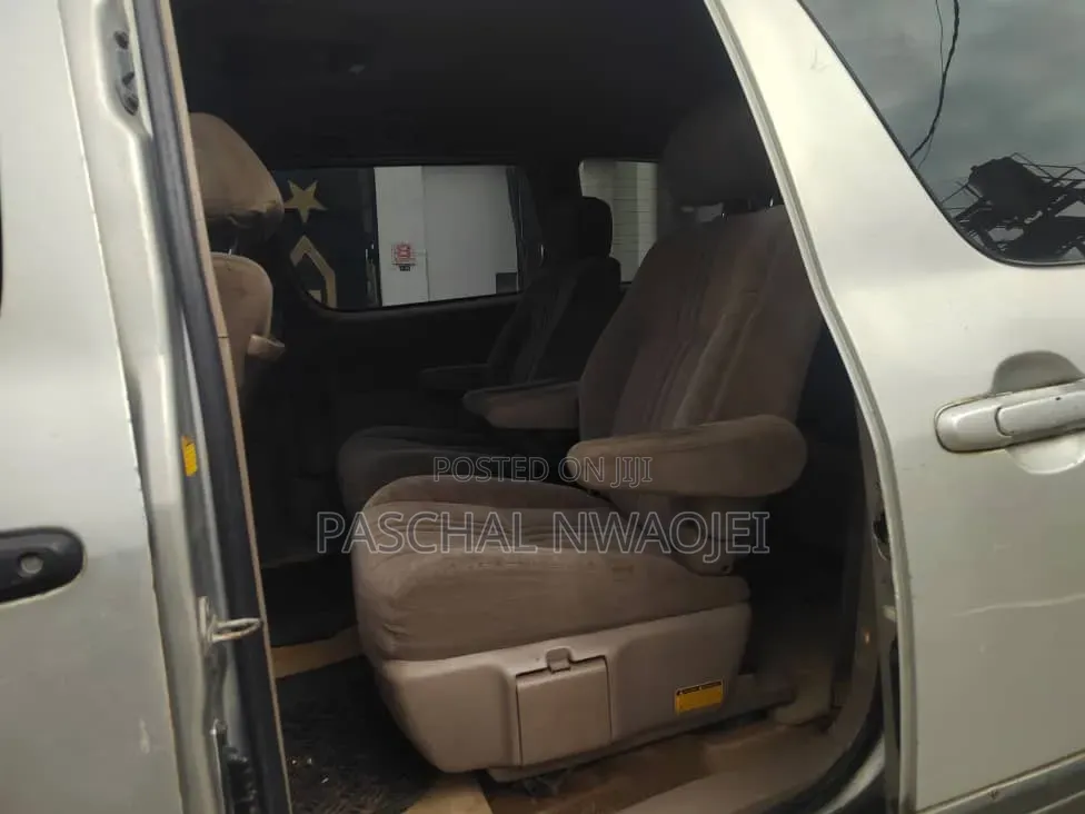 Toyota Sienna 2001 Silver