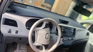 Toyota Sienna 2012 Silver