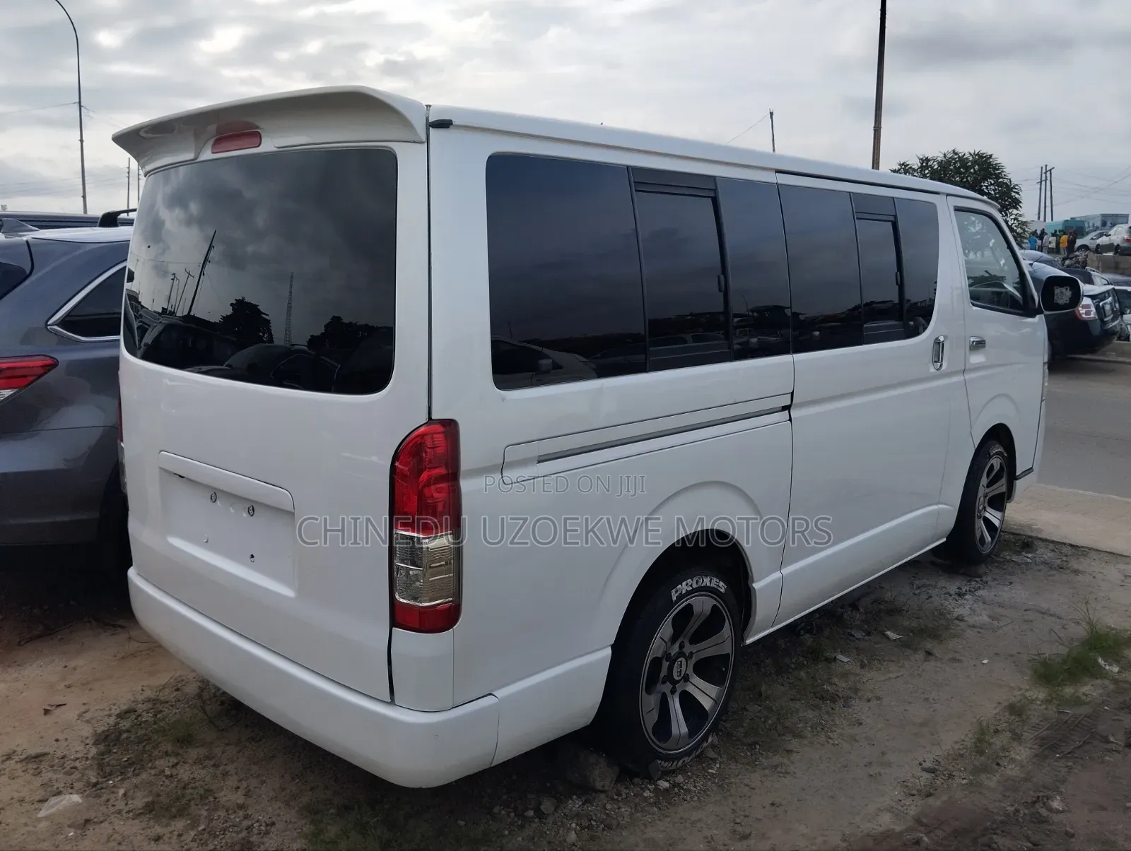 Toyota HiAce 2014 White