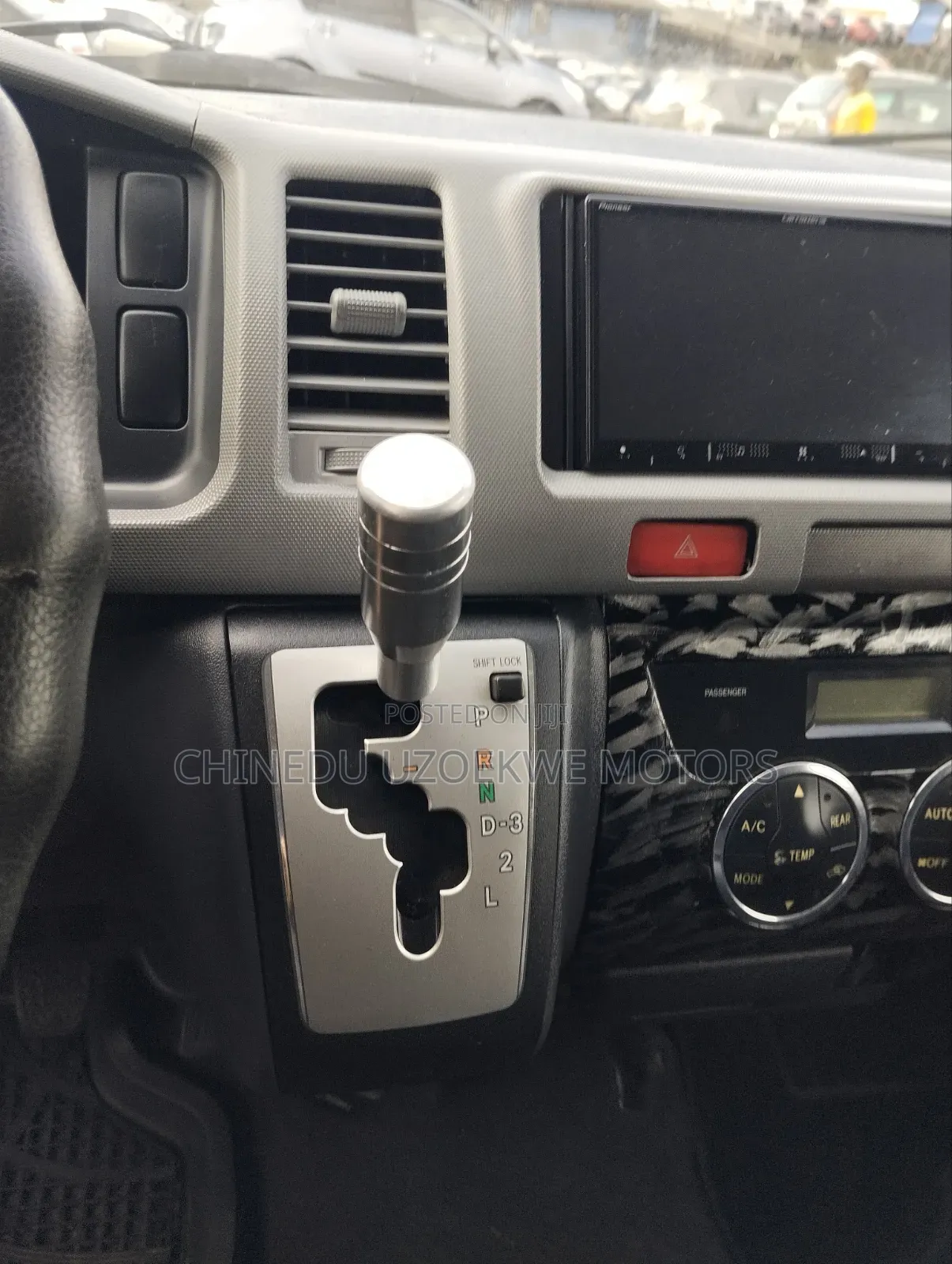 Toyota HiAce 2014 White