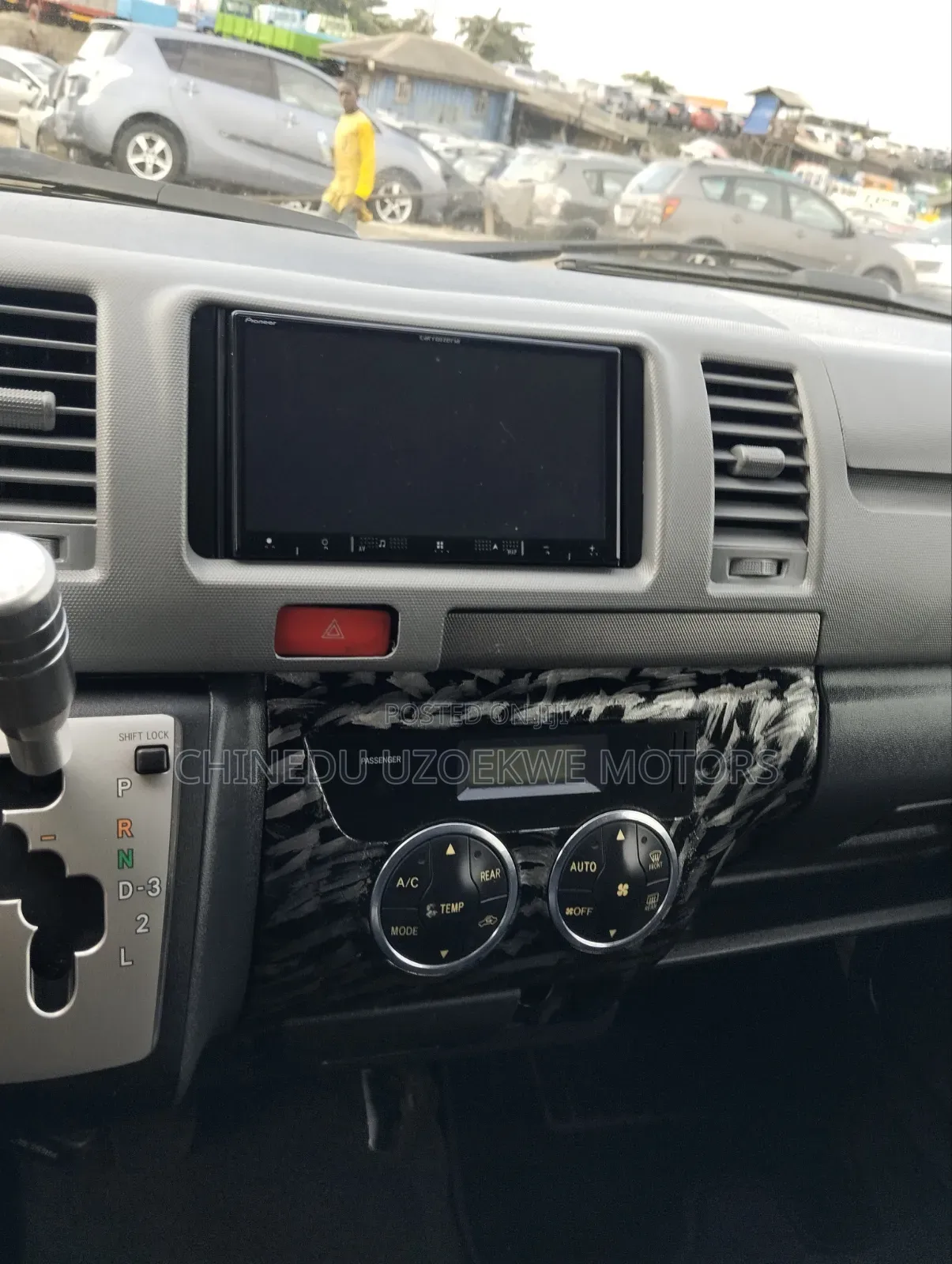 Toyota HiAce 2014 White