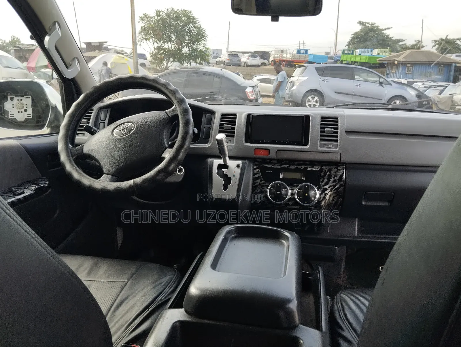 Toyota HiAce 2014 White