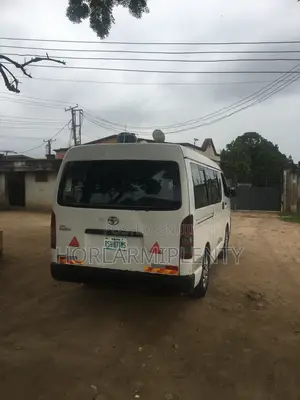 Toyota HiAce 2013 White