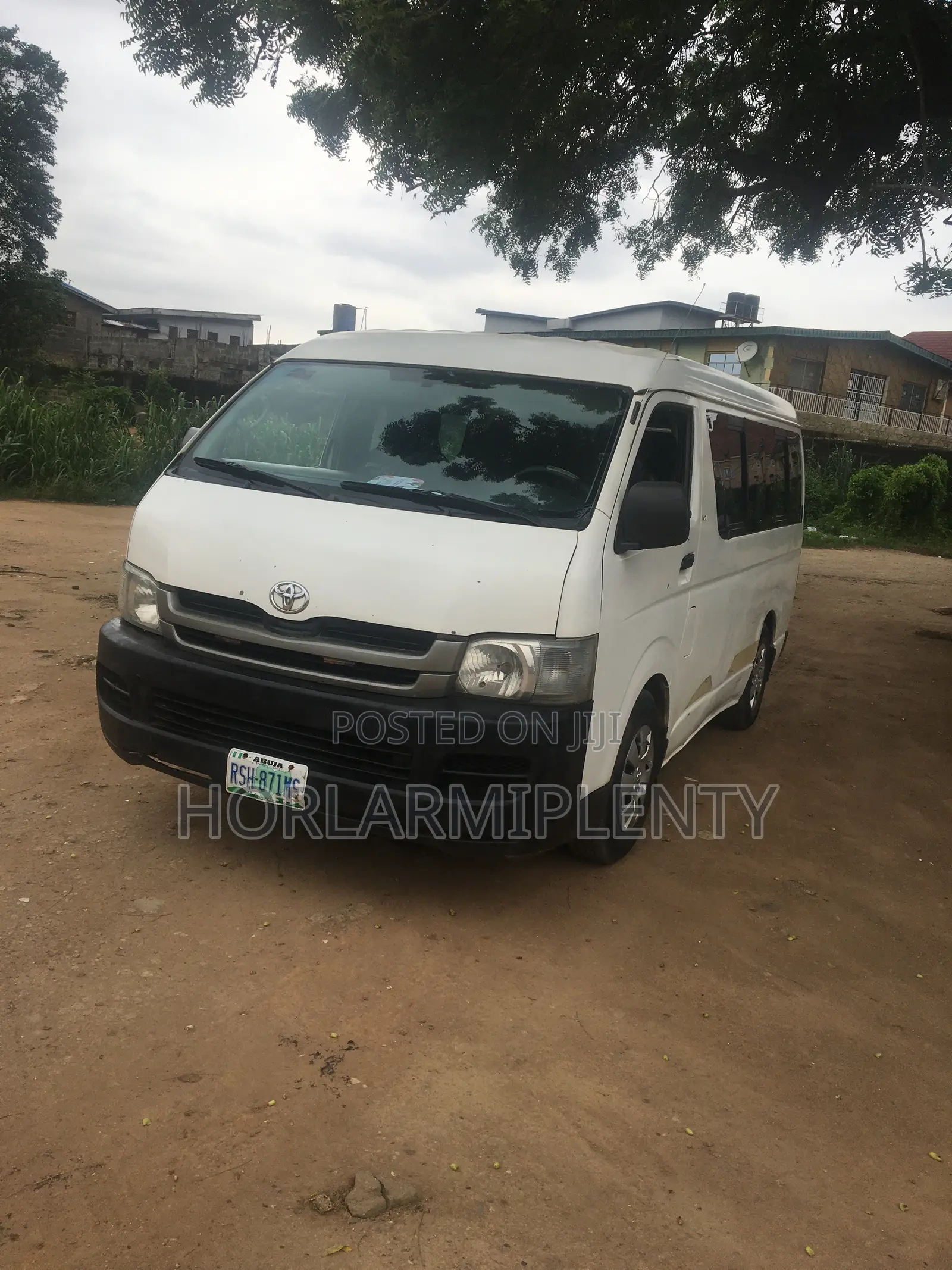 Toyota HiAce 2013 White